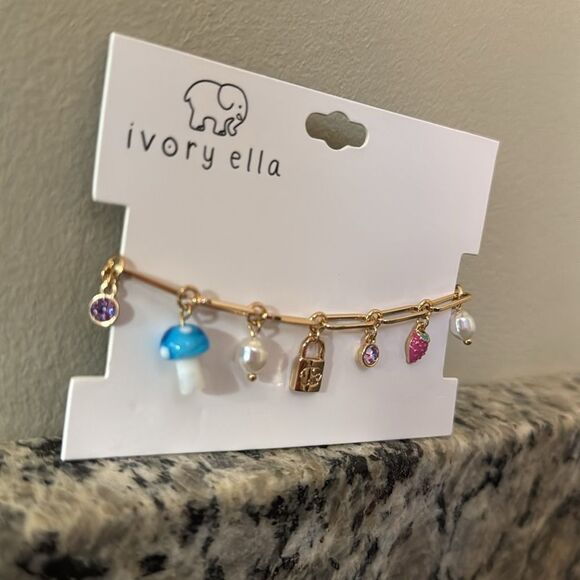 NWT ivory ella gold tone paper clip style charm bracelet - Picture 2 of 7